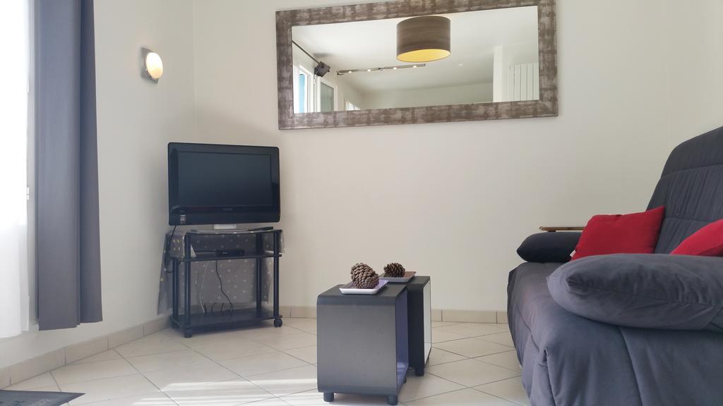 Les Camellias Apartment